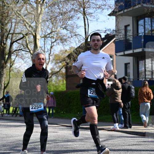 12.04.2026 - 45. Internationalen Wilhelmsburger Insellauf J. Mangold http://msf.ph/oto/9463323 12.04.2026 10:52:20 Ziel 3366, 3923, 3887, 3102, 3852, 2239, 2256, 2255, 5501, 5574, 4710, 4689, 4836, 3291, 5284, 3577, 2625, 4008, 3237, 5727, 2746, 2355, 5491, 3576 meine-sportfotos.de