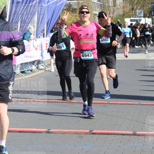 12.04.2026 - 45. Internationalen Wilhelmsburger Insellauf Strokosch-Dieckow http://msf.ph/oto/9463350 12.04.2026 10:53:36 Ziel 2162, 4943, 4801, 4802, 5544 meine-sportfotos.de
