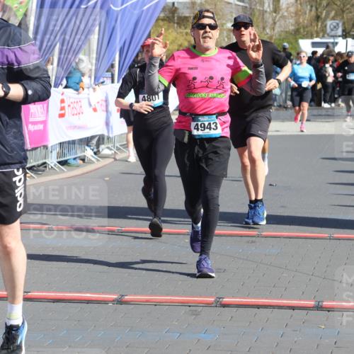 12.04.2026 - 45. Internationalen Wilhelmsburger Insellauf Strokosch-Dieckow http://msf.ph/oto/9463366 12.04.2026 10:53:37 Ziel 2162, 4943, 4801, 4802, 5544 meine-sportfotos.de