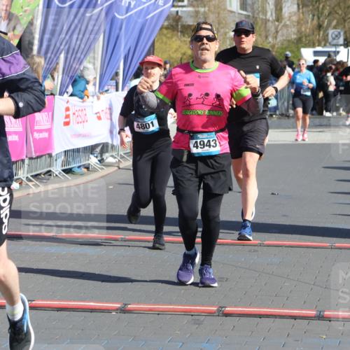 12.04.2026 - 45. Internationalen Wilhelmsburger Insellauf Strokosch-Dieckow http://msf.ph/oto/9463384 12.04.2026 10:53:37 Ziel 2162, 4943, 4801, 4802, 5544 meine-sportfotos.de