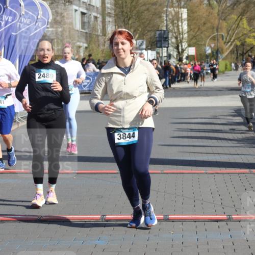 12.04.2026 - 45. Internationalen Wilhelmsburger Insellauf Strokosch-Dieckow http://msf.ph/oto/9463425 12.04.2026 11:12:38 Ziel 4971, 2489, 3844, 5741, 2668 meine-sportfotos.de