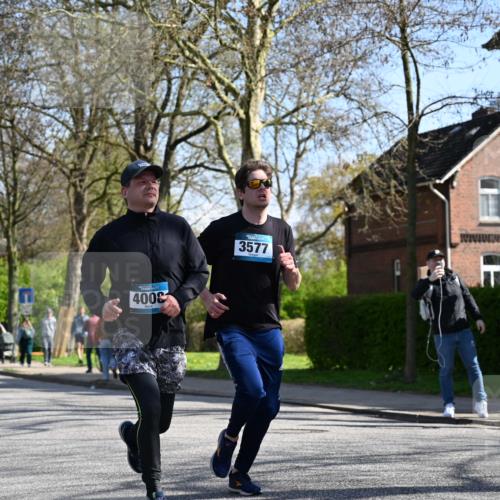 12.04.2026 - 45. Internationalen Wilhelmsburger Insellauf J. Mangold http://msf.ph/oto/9463426 12.04.2026 10:52:42 Ziel 3291, 5284, 3577, 2625, 4008, 3237, 5727, 2746, 2355, 5491, 3576, 3576, 4457, 2978, 2004, 2162, 4943, 4801, 4802, 5544, 4499, 4277, 2600, 5490, 5576 meine-sportfotos.de