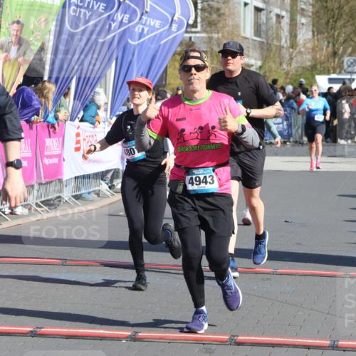 12.04.2026 - 45. Internationalen Wilhelmsburger Insellauf Strokosch-Dieckow http://msf.ph/oto/9463430 12.04.2026 10:53:37 Ziel 2162, 4943, 4801, 4802, 5544 meine-sportfotos.de