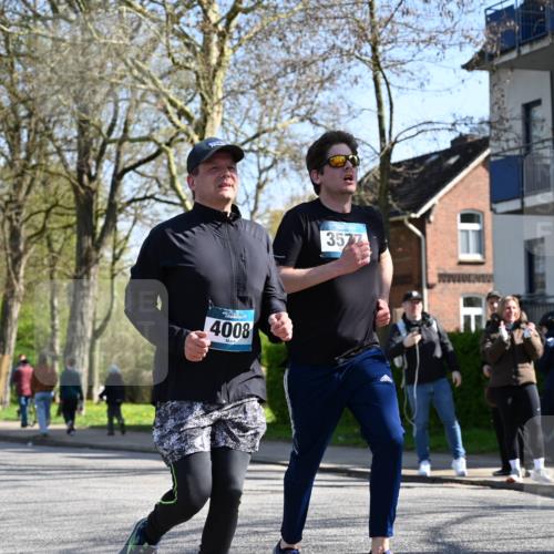 12.04.2026 - 45. Internationalen Wilhelmsburger Insellauf J. Mangold http://msf.ph/oto/9463433 12.04.2026 10:52:43 Ziel 3291, 5284, 3577, 2625, 4008, 3237, 5727, 2746, 2355, 5491, 3576, 4457, 2978, 2004, 2162, 2162, 4943, 4801, 4802, 5544, 4499, 4277, 2600, 5490, 5576 meine-sportfotos.de