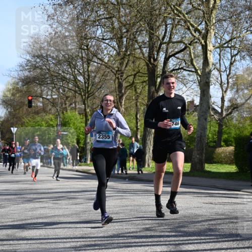12.04.2026 - 45. Internationalen Wilhelmsburger Insellauf J. Mangold http://msf.ph/oto/9463435 12.04.2026 10:52:47 Ziel 3577, 2625, 4008, 3237, 5727, 2746, 2355, 5491, 3576, 4457, 2978, 2978, 2004, 2162, 4943, 4801, 4802, 5544, 4499, 4277, 2600, 5490, 5576 meine-sportfotos.de