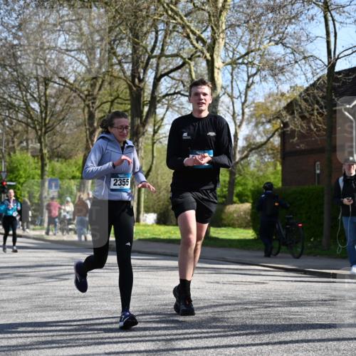 12.04.2026 - 45. Internationalen Wilhelmsburger Insellauf J. Mangold http://msf.ph/oto/9463442 12.04.2026 10:52:47 Ziel 3577, 2625, 4008, 3237, 5727, 2746, 2355, 5491, 3576, 4457, 2978, 2978, 2004, 2162, 4943, 4801, 4802, 5544, 4499, 4277, 2600, 5490, 5576 meine-sportfotos.de