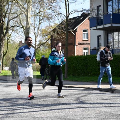 12.04.2026 - 45. Internationalen Wilhelmsburger Insellauf J. Mangold http://msf.ph/oto/9463451 12.04.2026 10:52:52 Ziel 5727, 2746, 2355, 5491, 3576, 4457, 2978, 2004, 2162, 4943, 4801, 4802, 5544, 4499, 4499, 4277, 2600, 5490, 5576, 5614, 4750, 2593 meine-sportfotos.de