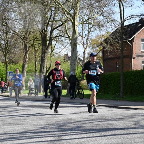12.04.2026 - 45. Internationalen Wilhelmsburger Insellauf J. Mangold http://msf.ph/oto/9463478 12.04.2026 10:52:54 Ziel 2746, 2355, 5491, 3576, 4457, 2978, 2004, 2162, 4943, 4801, 4802, 5544, 4499, 4277, 2600, 5490, 5576, 5576, 5614, 4750, 2593, 2834 meine-sportfotos.de