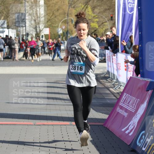 12.04.2026 - 45. Internationalen Wilhelmsburger Insellauf Strokosch-Dieckow http://msf.ph/oto/9463488 12.04.2026 11:12:43 Ziel 5741, 2668, 2816, 2918, 3589 meine-sportfotos.de