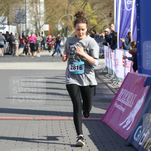 12.04.2026 - 45. Internationalen Wilhelmsburger Insellauf Strokosch-Dieckow http://msf.ph/oto/9463493 12.04.2026 11:12:43 Ziel 5741, 2668, 2816, 2918, 3589 meine-sportfotos.de