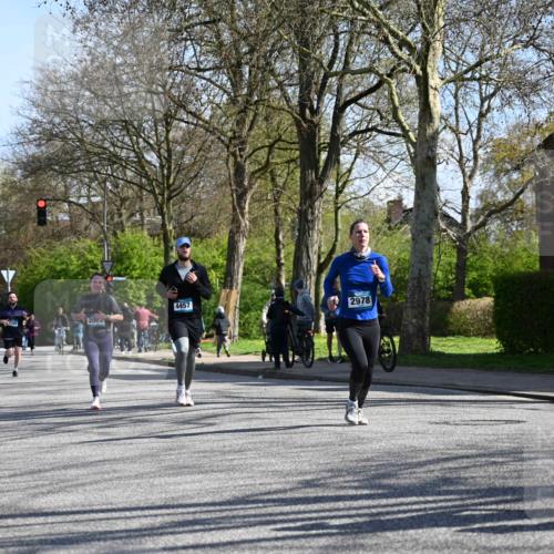 12.04.2026 - 45. Internationalen Wilhelmsburger Insellauf J. Mangold http://msf.ph/oto/9463499 12.04.2026 10:52:56 Ziel 2746, 2355, 5491, 3576, 4457, 2978, 2004, 2162, 4943, 4801, 4802, 5544, 4499, 4277, 2600, 5490, 5576, 5614, 4750, 2593, 2834, 2554 meine-sportfotos.de