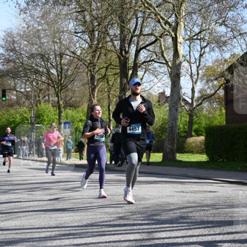 12.04.2026 - 45. Internationalen Wilhelmsburger Insellauf J. Mangold http://msf.ph/oto/9463510 12.04.2026 10:52:58 Ziel 2746, 2355, 5491, 3576, 4457, 2978, 2004, 2162, 4943, 4801, 4802, 4801, 4802, 5544, 4499, 4277, 2600, 5490, 5576, 5614, 4750, 2593, 2834, 2554, 5617 meine-sportfotos.de