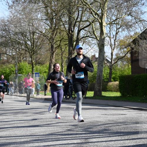 12.04.2026 - 45. Internationalen Wilhelmsburger Insellauf J. Mangold http://msf.ph/oto/9463511 12.04.2026 10:52:58 Ziel 2746, 2355, 5491, 3576, 4457, 2978, 2004, 2162, 4943, 4801, 4802, 4801, 4802, 5544, 4499, 4277, 2600, 5490, 5576, 5614, 4750, 2593, 2834, 2554, 5617 meine-sportfotos.de