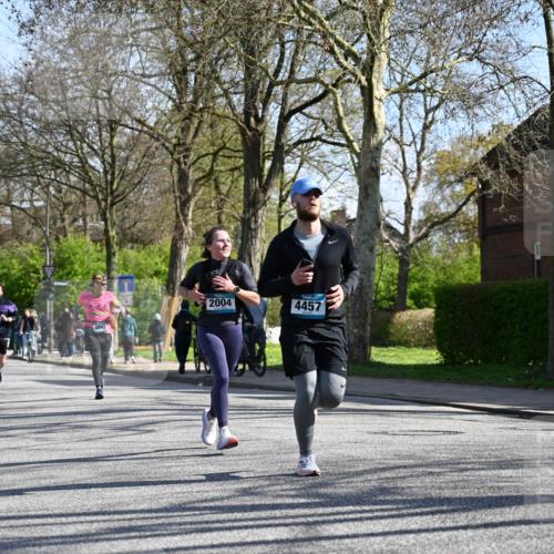 12.04.2026 - 45. Internationalen Wilhelmsburger Insellauf J. Mangold http://msf.ph/oto/9463514 12.04.2026 10:52:58 Ziel 2746, 2355, 5491, 3576, 4457, 2978, 2004, 2162, 4943, 4801, 4802, 4801, 4802, 5544, 4499, 4277, 2600, 5490, 5576, 5614, 4750, 2593, 2834, 2554, 5617 meine-sportfotos.de