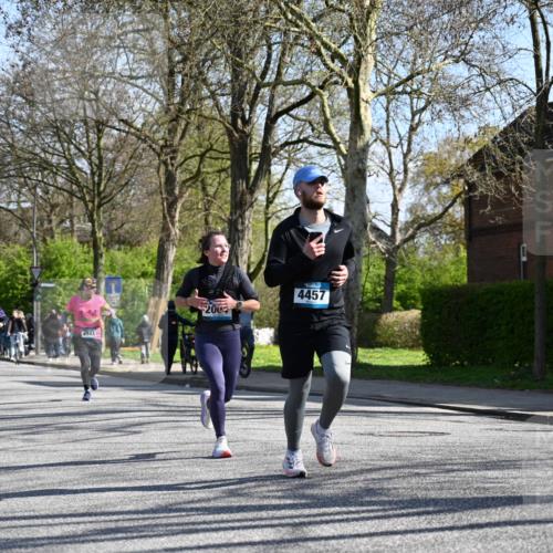 12.04.2026 - 45. Internationalen Wilhelmsburger Insellauf J. Mangold http://msf.ph/oto/9463516 12.04.2026 10:52:58 Ziel 2746, 2355, 5491, 3576, 4457, 2978, 2004, 2162, 4943, 4801, 4802, 4801, 4802, 5544, 4499, 4277, 2600, 5490, 5576, 5614, 4750, 2593, 2834, 2554, 5617 meine-sportfotos.de
