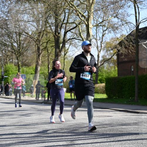 12.04.2026 - 45. Internationalen Wilhelmsburger Insellauf J. Mangold http://msf.ph/oto/9463519 12.04.2026 10:52:58 Ziel 2746, 2355, 5491, 3576, 4457, 2978, 2004, 2162, 4943, 4801, 4802, 4801, 4802, 5544, 4499, 4277, 2600, 5490, 5576, 5614, 4750, 2593, 2834, 2554, 5617 meine-sportfotos.de
