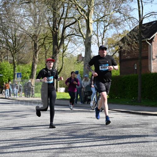 12.04.2026 - 45. Internationalen Wilhelmsburger Insellauf J. Mangold http://msf.ph/oto/9463536 12.04.2026 10:53:09 Ziel 4457, 2978, 2004, 2162, 4943, 4801, 4802, 5544, 4499, 4277, 2600, 5490, 5576, 5614, 4750, 2593, 2834, 2554, 5617, 5617, 5650, 4338 meine-sportfotos.de