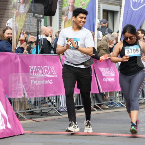 12.04.2026 - 45. Internationalen Wilhelmsburger Insellauf Strokosch-Dieckow http://msf.ph/oto/9463541 12.04.2026 13:16:35 Ziel 5517, 3710, 3709 meine-sportfotos.de
