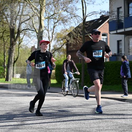 12.04.2026 - 45. Internationalen Wilhelmsburger Insellauf J. Mangold http://msf.ph/oto/9463543 12.04.2026 10:53:10 Ziel 4457, 2978, 2004, 2162, 4943, 4801, 4802, 5544, 4499, 4277, 2600, 5490, 5576, 5614, 4750, 2593, 2834, 2554, 5617, 5650, 4338 meine-sportfotos.de