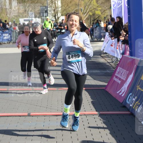 12.04.2026 - 45. Internationalen Wilhelmsburger Insellauf Strokosch-Dieckow http://msf.ph/oto/9463544 12.04.2026 10:53:44 Ziel 5544, 4499, 4277, 2600, 5490, 5576 meine-sportfotos.de