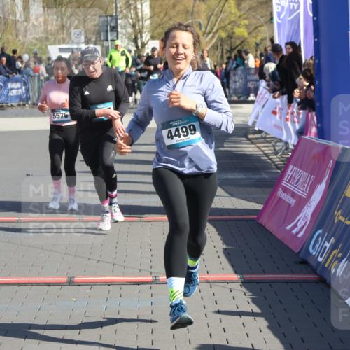 12.04.2026 - 45. Internationalen Wilhelmsburger Insellauf Strokosch-Dieckow http://msf.ph/oto/9463551 12.04.2026 10:53:44 Ziel 5544, 4499, 4277, 2600, 5490, 5576 meine-sportfotos.de