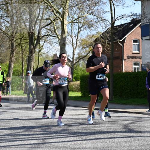 12.04.2026 - 45. Internationalen Wilhelmsburger Insellauf J. Mangold http://msf.ph/oto/9463579 12.04.2026 10:53:18 Ziel 2162, 4943, 4801, 4802, 5544, 4499, 4277, 2600, 5490, 5576, 5614, 4750, 2593, 2834, 2834, 2554, 5617, 5650, 4338, 5406, 2368, 5347 meine-sportfotos.de