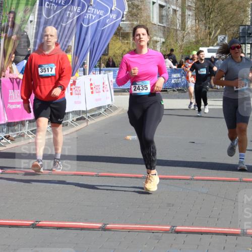12.04.2026 - 45. Internationalen Wilhelmsburger Insellauf Strokosch-Dieckow http://msf.ph/oto/9463580 12.04.2026 11:12:59 Ziel 2435, 3517, 2739 meine-sportfotos.de