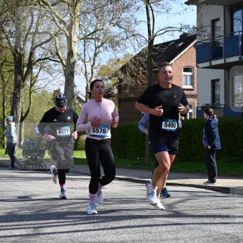 12.04.2026 - 45. Internationalen Wilhelmsburger Insellauf J. Mangold http://msf.ph/oto/9463586 12.04.2026 10:53:18 Ziel 2162, 4943, 4801, 4802, 5544, 4499, 4277, 2600, 5490, 5576, 5614, 4750, 2593, 2834, 2834, 2554, 5617, 5650, 4338, 5406, 2368, 5347 meine-sportfotos.de
