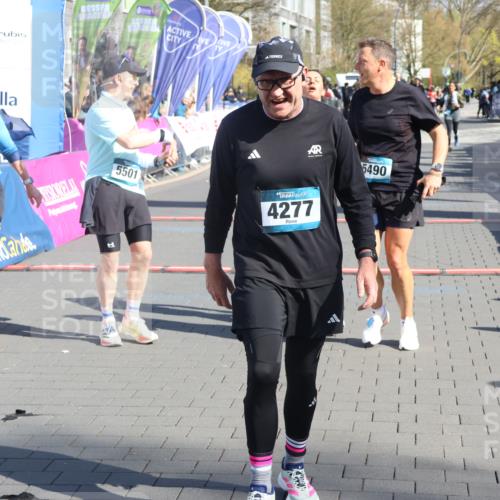 12.04.2026 - 45. Internationalen Wilhelmsburger Insellauf Strokosch-Dieckow http://msf.ph/oto/9463599 12.04.2026 10:53:48 Ziel 4499, 4277, 2600, 5490, 5576 meine-sportfotos.de