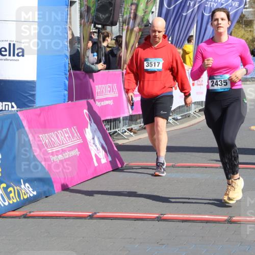 12.04.2026 - 45. Internationalen Wilhelmsburger Insellauf Strokosch-Dieckow http://msf.ph/oto/9463625 12.04.2026 11:13:00 Ziel 2435, 3517, 2739 meine-sportfotos.de