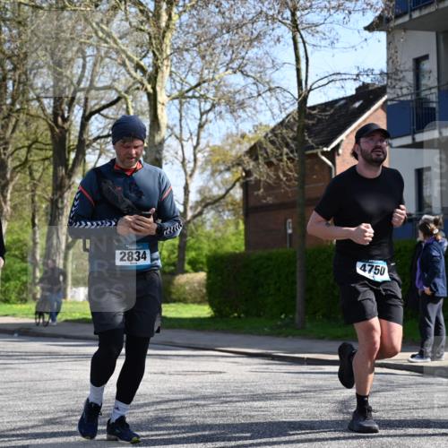 12.04.2026 - 45. Internationalen Wilhelmsburger Insellauf J. Mangold http://msf.ph/oto/9463646 12.04.2026 10:53:26 Ziel 4499, 4277, 2600, 5490, 5576, 5614, 4750, 2593, 2834, 2554, 5617, 5650, 4338, 5406, 2368, 5347, 3399, 2606, 3918, 5740 meine-sportfotos.de