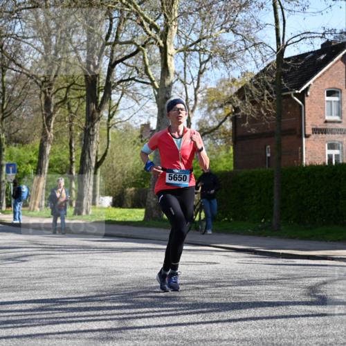12.04.2026 - 45. Internationalen Wilhelmsburger Insellauf J. Mangold http://msf.ph/oto/9463665 12.04.2026 10:53:34 Ziel 5614, 4750, 2593, 2834, 2554, 5617, 5650, 4338, 5406, 2368, 5347, 3399, 2606, 2606, 3918, 5740, 2958, 2957, 2895, 3724 meine-sportfotos.de