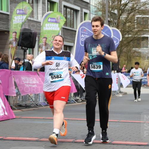 12.04.2026 - 45. Internationalen Wilhelmsburger Insellauf Strokosch-Dieckow http://msf.ph/oto/9463670 12.04.2026 13:16:28 Ziel 2681, 5839, 5582, 5666, 3993, 5517 meine-sportfotos.de