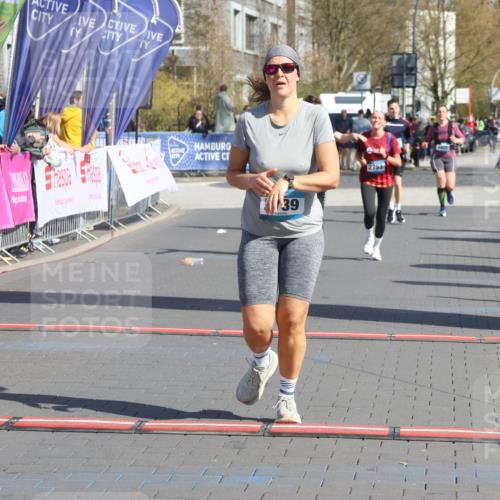 12.04.2026 - 45. Internationalen Wilhelmsburger Insellauf Strokosch-Dieckow http://msf.ph/oto/9463686 12.04.2026 11:13:01 Ziel 2435, 3517, 2739 meine-sportfotos.de