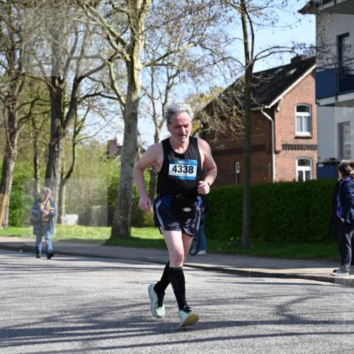 12.04.2026 - 45. Internationalen Wilhelmsburger Insellauf J. Mangold http://msf.ph/oto/9463692 12.04.2026 10:53:38 Ziel 5614, 4750, 2593, 2834, 2554, 5617, 5650, 4338, 5406, 2368, 5347, 3399, 2606, 3918, 5740, 3918, 5740, 2958, 2957, 2895, 3724, 2399 meine-sportfotos.de