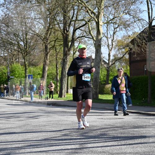 12.04.2026 - 45. Internationalen Wilhelmsburger Insellauf J. Mangold http://msf.ph/oto/9463711 12.04.2026 10:53:44 Ziel 2554, 5617, 5650, 4338, 5406, 2368, 5347, 3399, 2606, 3918, 5740, 2958, 2957, 2895, 3724, 3724, 2399, 3580, 3596, 4131 meine-sportfotos.de