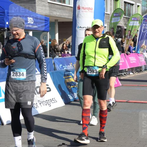 12.04.2026 - 45. Internationalen Wilhelmsburger Insellauf Strokosch-Dieckow http://msf.ph/oto/9463721 12.04.2026 10:54:03 Ziel 2554, 5617, 5650 meine-sportfotos.de