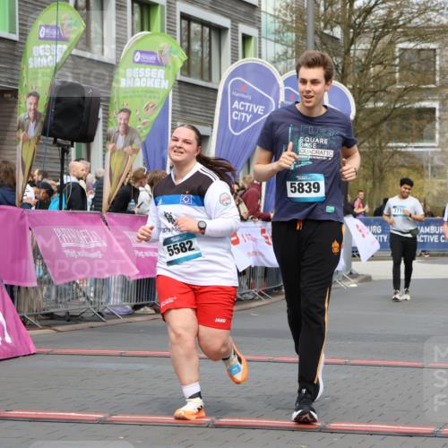 12.04.2026 - 45. Internationalen Wilhelmsburger Insellauf Strokosch-Dieckow http://msf.ph/oto/9463722 12.04.2026 13:16:28 Ziel 2681, 5839, 5582, 5666, 3993, 5517 meine-sportfotos.de