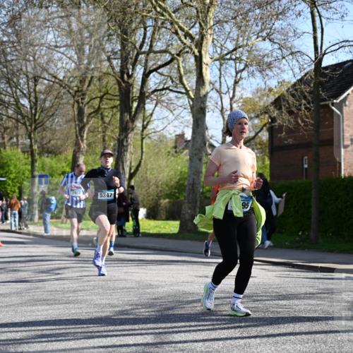 12.04.2026 - 45. Internationalen Wilhelmsburger Insellauf J. Mangold http://msf.ph/oto/9463747 12.04.2026 10:53:56 Ziel 4338, 5406, 2368, 5347, 3399, 2606, 3918, 5740, 2958, 2957, 2895, 3724, 3724, 2399, 3580, 3596, 4131, 2569, 4389, 4390, 2701 meine-sportfotos.de