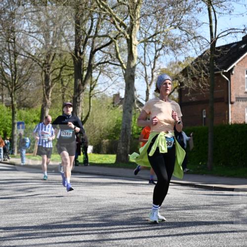 12.04.2026 - 45. Internationalen Wilhelmsburger Insellauf J. Mangold http://msf.ph/oto/9463749 12.04.2026 10:53:56 Ziel 4338, 5406, 2368, 5347, 3399, 2606, 3918, 5740, 2958, 2957, 2895, 3724, 3724, 2399, 3580, 3596, 4131, 2569, 4389, 4390, 2701 meine-sportfotos.de