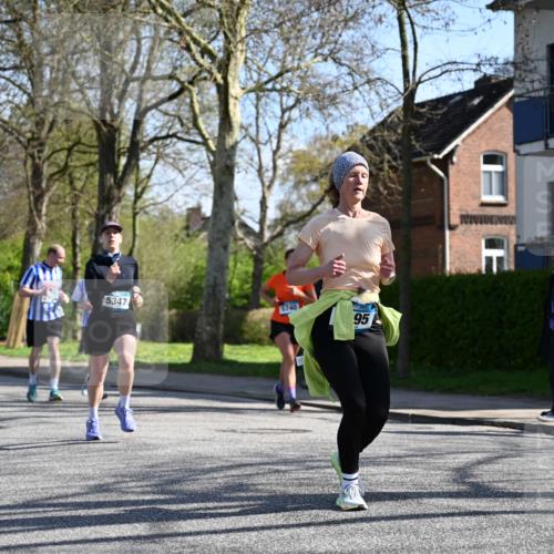 12.04.2026 - 45. Internationalen Wilhelmsburger Insellauf J. Mangold http://msf.ph/oto/9463753 12.04.2026 10:53:56 Ziel 4338, 5406, 2368, 5347, 3399, 2606, 3918, 5740, 2958, 2957, 2895, 3724, 3724, 2399, 3580, 3596, 4131, 2569, 4389, 4390, 2701 meine-sportfotos.de