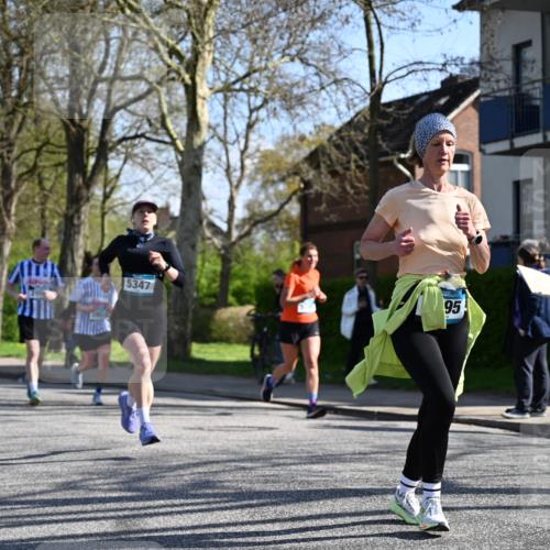 12.04.2026 - 45. Internationalen Wilhelmsburger Insellauf J. Mangold http://msf.ph/oto/9463760 12.04.2026 10:53:57 Ziel 4338, 5406, 2368, 5347, 3399, 2606, 3918, 5740, 2958, 2957, 2895, 3724, 2399, 3580, 3596, 4131, 2569, 4389, 4390, 2701 meine-sportfotos.de