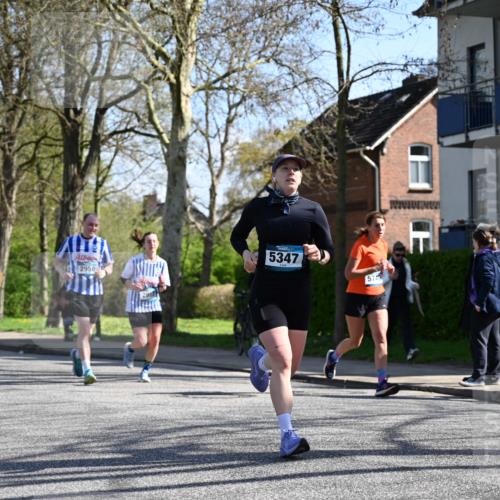 12.04.2026 - 45. Internationalen Wilhelmsburger Insellauf J. Mangold http://msf.ph/oto/9463767 12.04.2026 10:53:57 Ziel 4338, 5406, 2368, 5347, 3399, 2606, 3918, 5740, 2958, 2957, 2895, 3724, 2399, 3580, 3596, 4131, 2569, 4389, 4390, 2701 meine-sportfotos.de