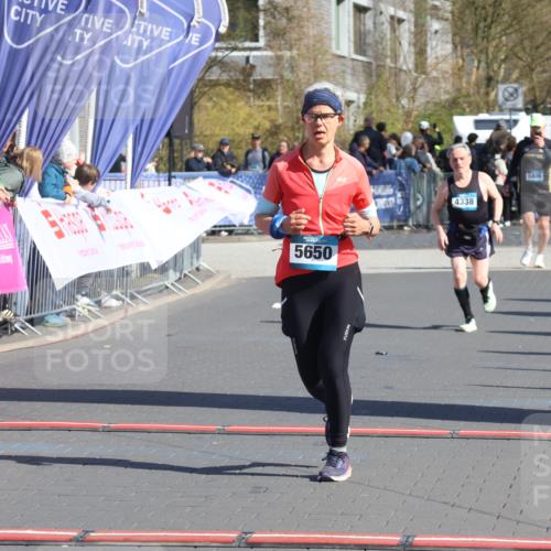 12.04.2026 - 45. Internationalen Wilhelmsburger Insellauf Strokosch-Dieckow http://msf.ph/oto/9463773 12.04.2026 10:54:06 Ziel 5650 meine-sportfotos.de