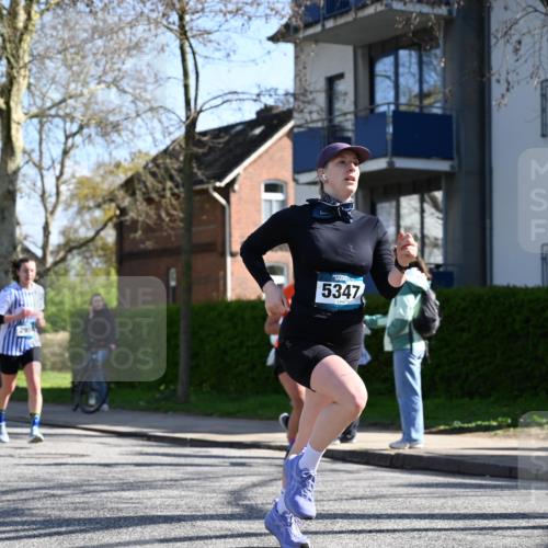 12.04.2026 - 45. Internationalen Wilhelmsburger Insellauf J. Mangold http://msf.ph/oto/9463775 12.04.2026 10:53:58 Ziel 5406, 2368, 5347, 3399, 2606, 3918, 5740, 2958, 2957, 2895, 3724, 2399, 3580, 3596, 4131, 2569, 4389, 4390, 2701 meine-sportfotos.de