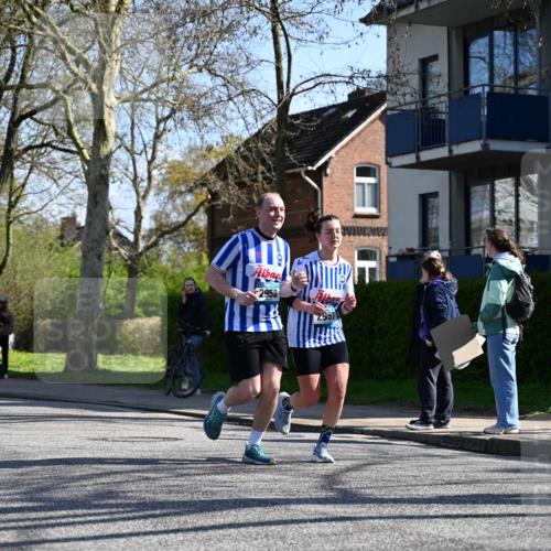 12.04.2026 - 45. Internationalen Wilhelmsburger Insellauf J. Mangold http://msf.ph/oto/9463783 12.04.2026 10:53:59 Ziel 5406, 2368, 5347, 3399, 2606, 3918, 5740, 2958, 2957, 2895, 3724, 2399, 2399, 3580, 3596, 4131, 2569, 4389, 4390, 2701 meine-sportfotos.de