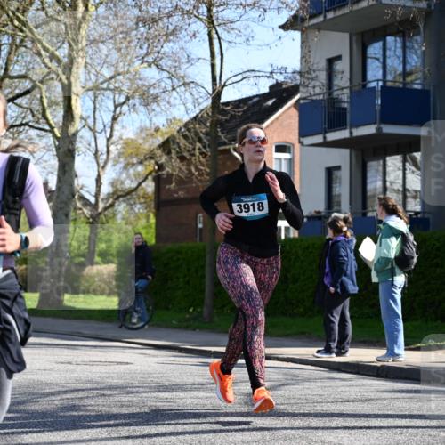 12.04.2026 - 45. Internationalen Wilhelmsburger Insellauf J. Mangold http://msf.ph/oto/9463807 12.04.2026 10:54:01 Ziel 2368, 5347, 3399, 2606, 3918, 5740, 2958, 2957, 2895, 3724, 2399, 3580, 3596, 4131, 2569, 4389, 4390, 2701 meine-sportfotos.de