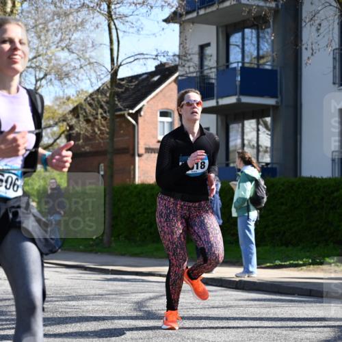 12.04.2026 - 45. Internationalen Wilhelmsburger Insellauf J. Mangold http://msf.ph/oto/9463813 12.04.2026 10:54:02 Ziel 2368, 5347, 3399, 2606, 3918, 5740, 2958, 2957, 2895, 3724, 2399, 3580, 3596, 4131, 2569, 4389, 2569, 4389, 4390, 2701, 4687 meine-sportfotos.de