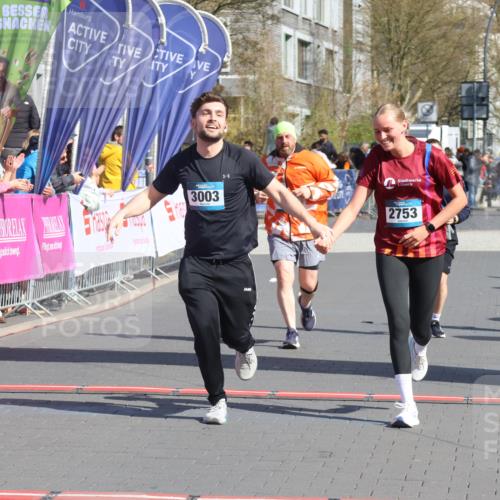 12.04.2026 - 45. Internationalen Wilhelmsburger Insellauf Strokosch-Dieckow http://msf.ph/oto/9463817 12.04.2026 11:13:05 Ziel 2739, 3003, 2753, 2272, 3718, 3405 meine-sportfotos.de