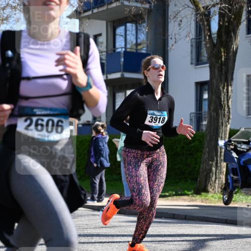 12.04.2026 - 45. Internationalen Wilhelmsburger Insellauf J. Mangold http://msf.ph/oto/9463819 12.04.2026 10:54:02 Ziel 2368, 5347, 3399, 2606, 3918, 5740, 2958, 2957, 2895, 3724, 2399, 3580, 3596, 4131, 2569, 4389, 2569, 4389, 4390, 2701, 4687 meine-sportfotos.de